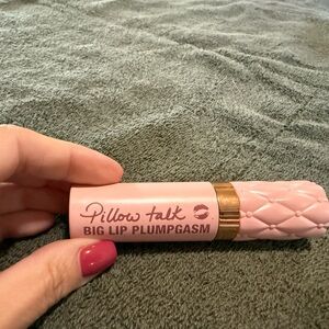 Charlotte Tilbury pillow talk plumpgasm